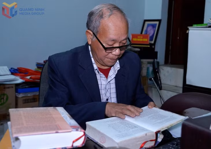 Nhà thơ Trần Nhuận Minh đã giành Giải thưởng nhà nước về VHNT, tập thơ "Nhà thơ và hoa cỏ" của ông cũng giữ kỷ lục Việt Nam khi là tập thơ thời kỳ đổi mới được tái bản nhiều nhất.