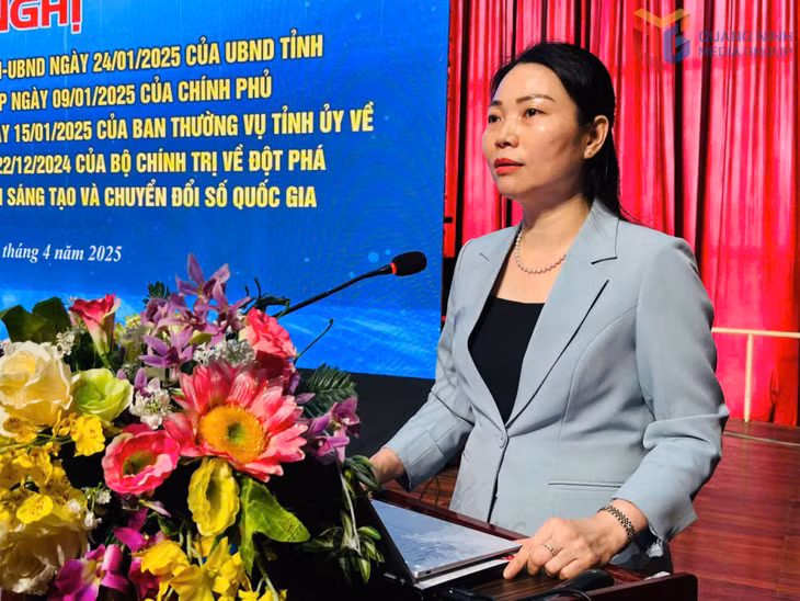 Giám đốc Sở GD&amp;ĐT Quảng Ninh Nguyễn Thị Thúy phát biểu tại hội nghị.