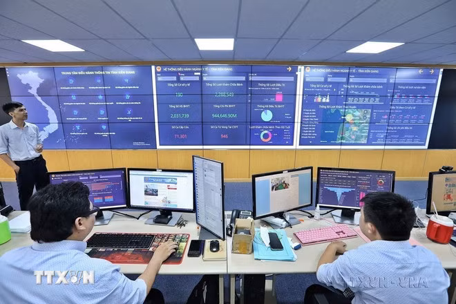 Đầu tư phát triển hạ tầng chuyển đổi số ở một địa phương. (Ảnh minh họa: Minh Quyết/TTXVN)