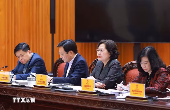 Lãnh đạo Chính phủ và các bộ, ngành tham dự cuộc họp. (Ảnh: Dương Giang/TTXVN)