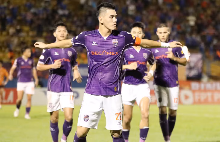 Tiến Linh ghi bàn thắng thứ 10 ở V-League mùa này. Ảnh: Thái Hải