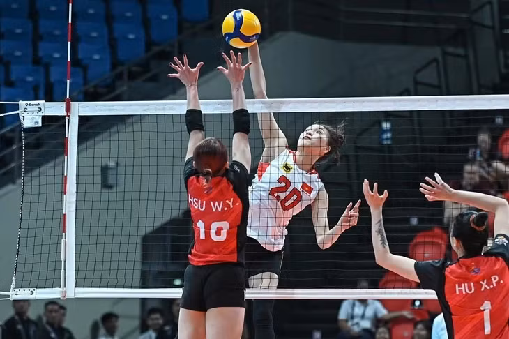 Phong độ cao của Lữ Thị Phương (20) giúp VTV Bình Điền Long An có thêm một cầu công ghi điểm tốt, khả năng bám chắn của phụ công mang áo số 20 cũng rất ấn tượng - Ảnh: PVL