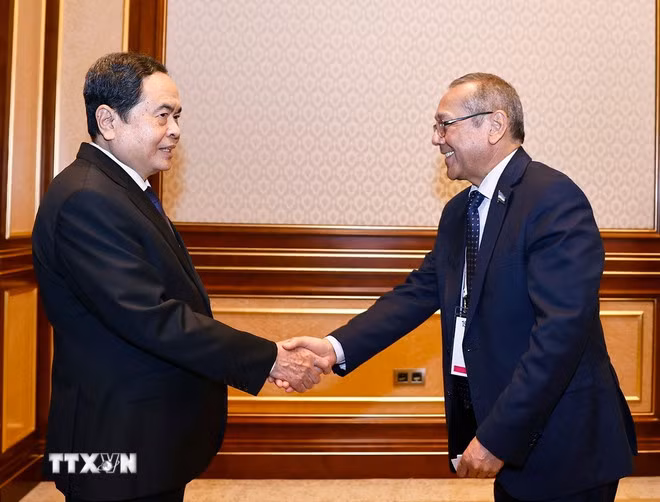 Chủ tịch Quốc hội Trần Thanh Mẫn tiếp Chủ tịch Đảng Dân chủ Nhân dân Uzbekistan Ulugbek Inoyatov. (Ảnh: Doãn Tấn/TTXVN)