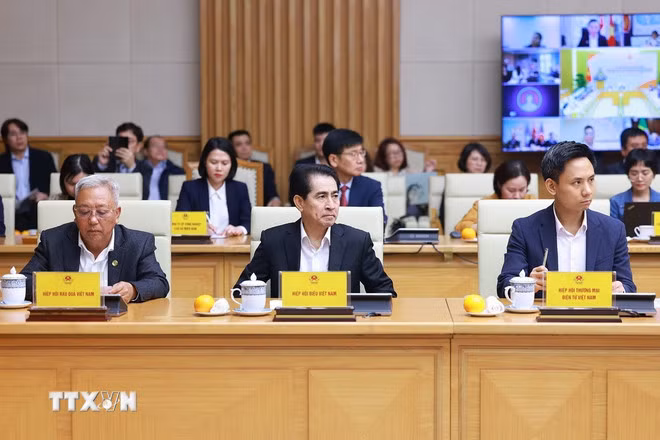 Các đại biểu dự Hội nghị Thủ tướng Chính phủ với các bộ, ngành, cơ quan đại diện Việt Nam ở nước ngoài, hiệp hội, doanh nghiệp về thương mại quốc tế. (Ảnh: Dương Giang/TTXVN)