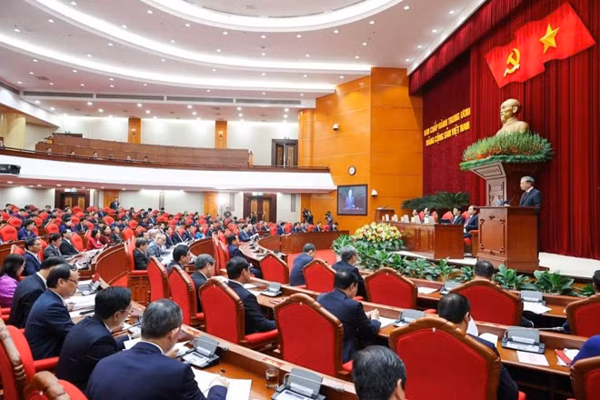 Chỉ thị 45 của Bộ Chính trị đã nêu hướng dẫn về độ tuổi nhân sự tham gia cấp ủy, chính quyền, Mặt trận Tổ quốc nhiệm kỳ 2025-2030. Trong ảnh: Đại biểu tham dự Hội nghị Trung ương lần thứ 11. Ảnh: Nhật Bắc/VGP