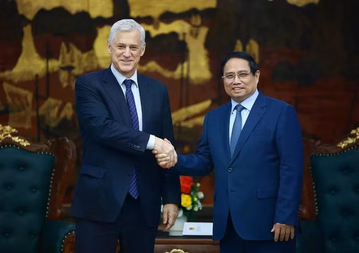 Thủ tướng Phạm Minh Chính tiếp ông Bill Winters, Tổng Giám đốc Tập đoàn Standard Chartered. (Ảnh: Dương Giang/TTXVN)