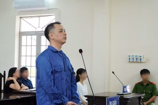 Phiên tòa xét xử đối tượng ra tay sát hại người yêu cũ sau khi níu kéo bất thành. Ảnh: Thành An