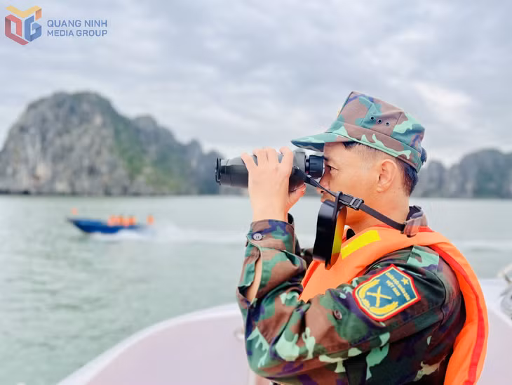 Bộ CHQS tỉnh tuần tra 24/24h hằng ngày trên Vịnh Hạ Long ảnh 6 Bộ CHQS tỉnh tuần tra 24/24h hằng ngày trên Vịnh Hạ Long ảnh 6