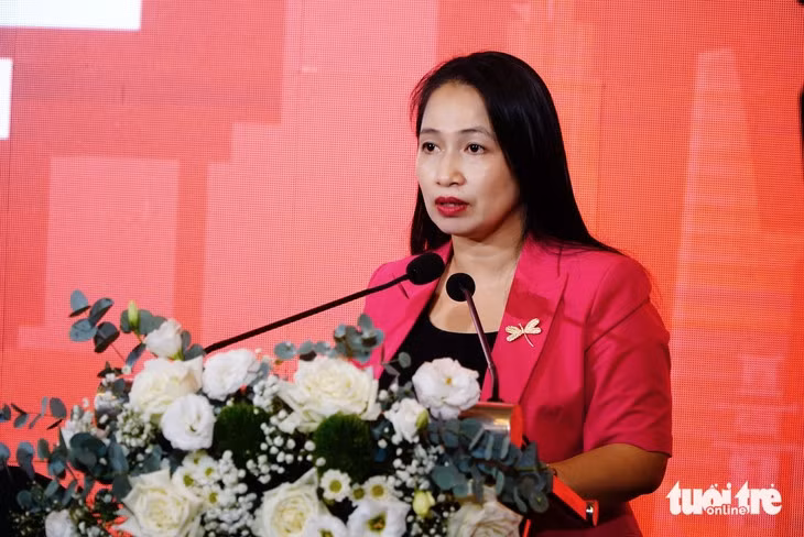 Bà Nguyễn Thị Hoàng Lan, giám đốc Trung tâm Chuyển đổi số văn hóa, thể thao và du lịch, phát biểu tại họp báo - Ảnh: NGUYỄN HIỀN