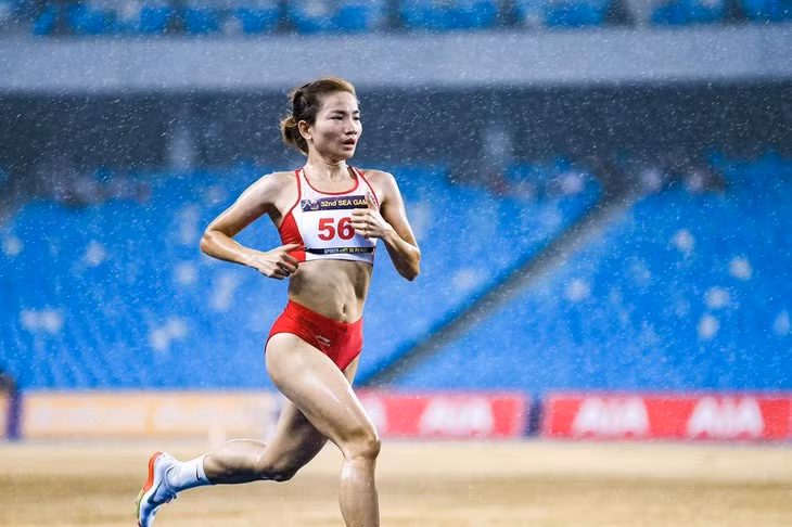 Nguyễn Thị Oanh thống trị các cự ly dài tại Giải điền kinh vô địch quốc gia 2025 - Ảnh: NAM TRẦN