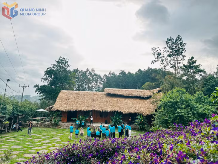Kỳ Thượng Am Váp Farm (xã Kỳ Thượng) một trong những mô hình du lịch cộng đồng do 2 thanh niên trẻ Lý Tài Ngân và Nguyễn Trung Kiên sáng lập thu hút đông đảo khách du lịch tới trải nghiệm.