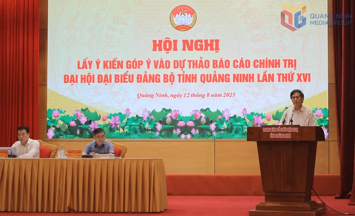 Đại biểu phát biểu ý kiến góp ý vào Dự thảo Báo cáo chính trị Đại hội đại biểu Đảng bộ tỉnh lần thứ XVI.