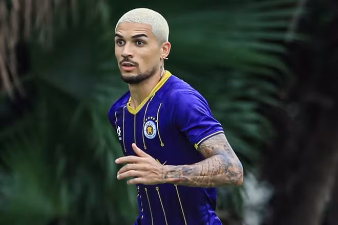 Hendrio thi đấu V.League với tên Đỗ Hoàng Hên. Ảnh: Hà Nội FC