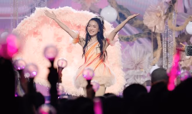 Châu Bùi thể hiện phần thi ở Em xinh say hi. Ảnh: VieON.