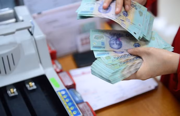 Ngân hàng Nhà nước yêu cầu các ngân hàng triển khai quyết liệt, có hiệu quả những giải pháp ổn định lãi suất tiền gửi, giảm lãi suất cho vay - Ảnh: QUANG ĐỊNH