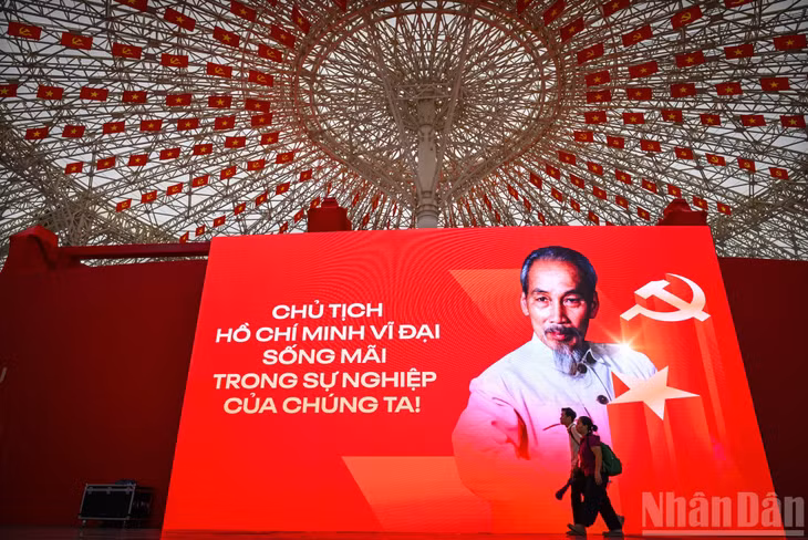 Triển lãm 95 năm Cờ Đảng soi đường diễn ra từ ngày 28/8 đến ngày 5/9/2025 tại Trung tâm Hội chợ Triển lãm quốc gia.