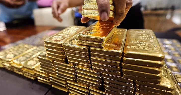 Ngân hàng nhà nước cấp hạn mức hàng năm và Giấy phép từng lần xuất khẩu, nhập khẩu vàng miếng, nhập khẩu vàng nguyên liệu cho doanh nghiệp, ngân hàng thương mại.