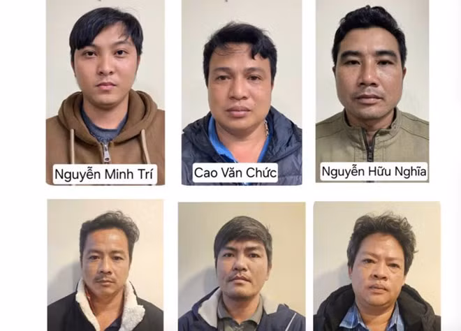 Nguyễn Minh Trí và các bị can trong vụ buôn lậu vàng thỏi. Ảnh: Bộ Công an