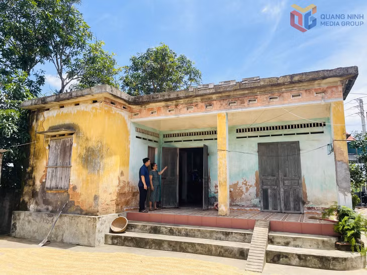 Căn nhà cấp 4 đã xuống cấp của gia đình bà Nguyễn Thị Nhữ tại khu Bùi Xá, phường Hà An.