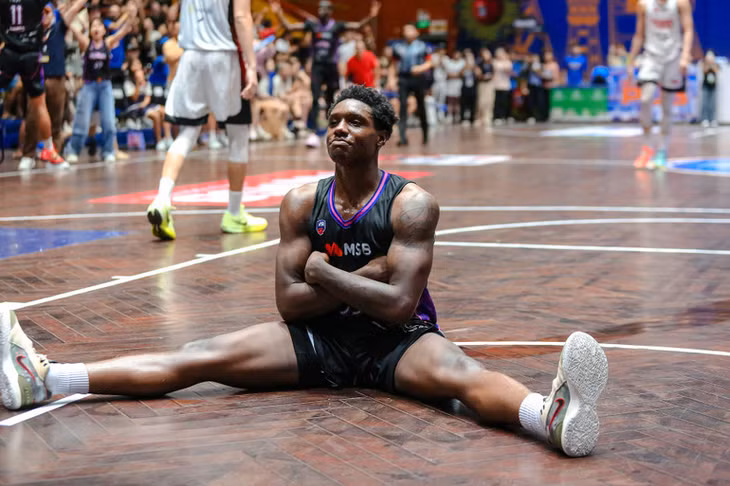 DaQuan Bracey sắm vai người hùng giúp Hanoi Buffaloes đoạt chiến thắng nghẹt thở. (Ảnh: VBA)