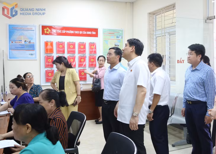Đoàn khảo sát của Ủy Ban Văn hóa và xã hội Quốc hội do đồng chí Nguyễn Đắc Vinh, Ủy viên Ban Chấp hành Trung ương Đảng, Chủ nhiệm Ủy Ban Văn hoá và xã hội đã thăm và làm việc tại phường Cao Xanh 