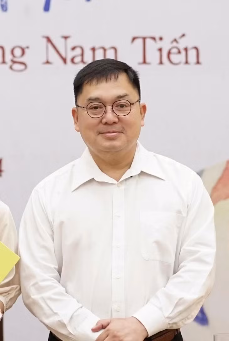 Ông Hoàng Nam Tiến trong một sự kiện giao lưu ra mắt sách Thư cho em - Ảnh: Nhã Nam
