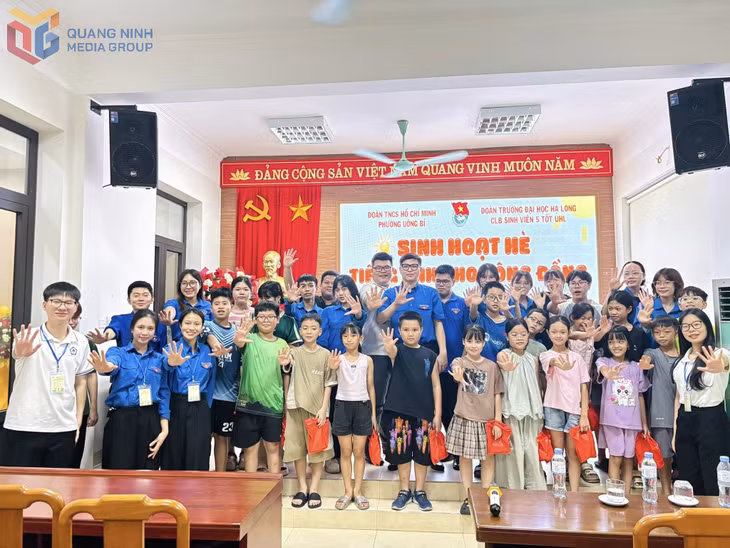 Sinh hoạt hè Tiếng Anh