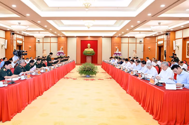 Tập thể Bộ Chính trị làm việc với Ban Thường vụ Quân ủy Trung ương. (Ảnh: ĐĂNG KHOA)