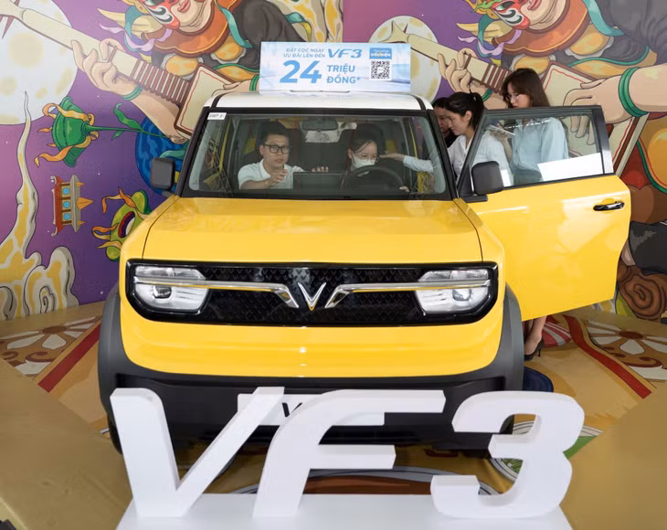 VF 3 được nhiều khách hàng quan tâm nhờ thiết kế nhỏ gọn, phù hợp di chuyển trong đô thị.
