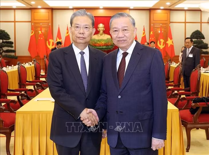 Ủy viên Trưởng Triệu Lạc Tế khẳng định Trung Quốc sẵn sàng cùng Việt Nam triển khai các kết quả đạt được trong chuyến thăm cấp Nhà nước đến Việt Nam của Tổng Bí thư, Chủ tịch Tập Cận Bình, tăng cường tin cậy chính trị, đi sâu hợp tác thực chất... - Ảnh: TTXVN