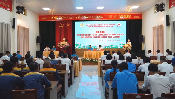 Chuyên môn và Công đoàn Công ty phối hợp tổ chức Hội nghị đối thoại người lao động năm 2025.