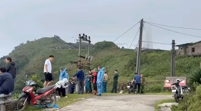 Khu vực phát hiện chiếc xe ôtô bị biến dạng hoàn toàn trên đỉnh Mẫu Sơn. Ảnh: Thu Hường