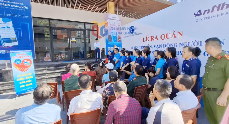 Lễ ra quân tuyên truyền, vận động người dân tham gia BHXH tự nguyện, BHYT hộ gia đình tại phường Bãi Cháy.