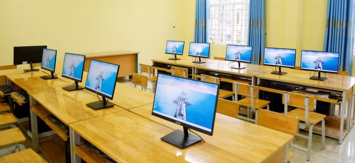“Phòng học máy tính cho em” mới được khánh thành tại Trường TH&amp;THCS Đại Dực 2 (xã Đông Ngũ).
