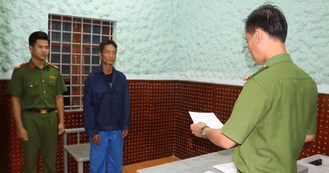 Đối tượng trộm xe máy Phạm Văn Lập tại cơ quan công an. Ảnh: Công an cung cấp