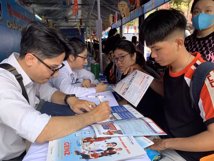Các trường đại học sẽ công bố điểm chuẩn chiều tối nay - Ảnh: TRẦN HUỲNH