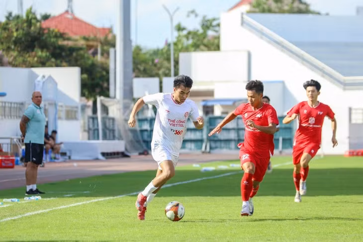 U21 PVF vươn lên dẫn trước 1-0 sau hiệp 1. (Ảnh: VFF)