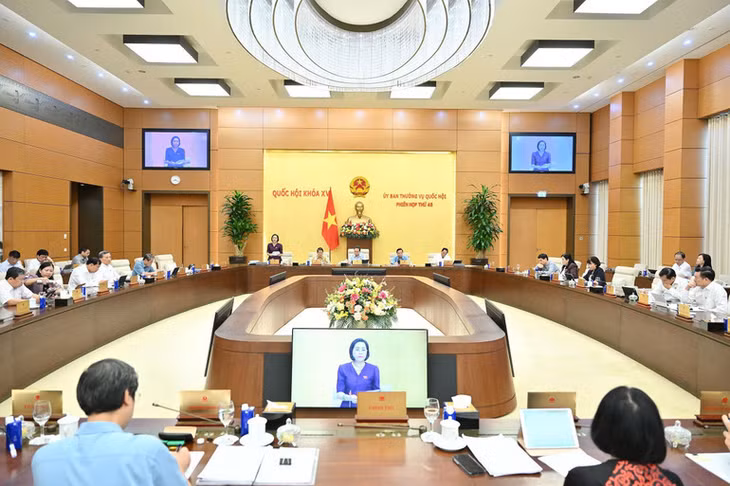 Quang cảnh phiên họp sáng 13/8. (Ảnh: DUY LINH)