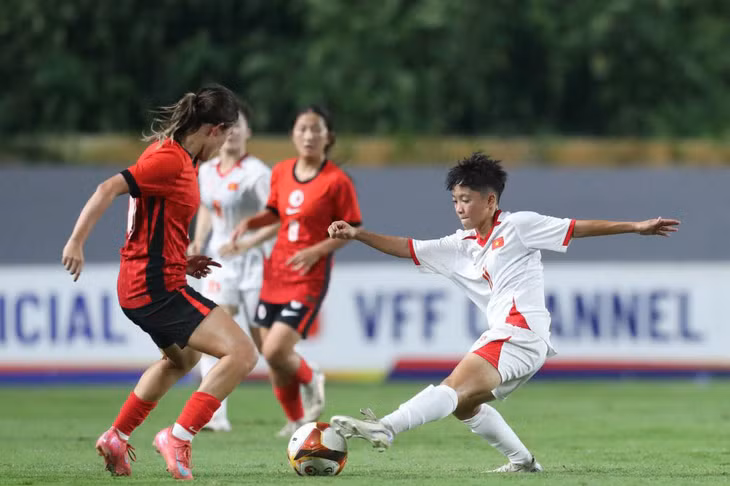 U20 nữ Việt Nam có thế trận áp đảo. Ảnh: VFF