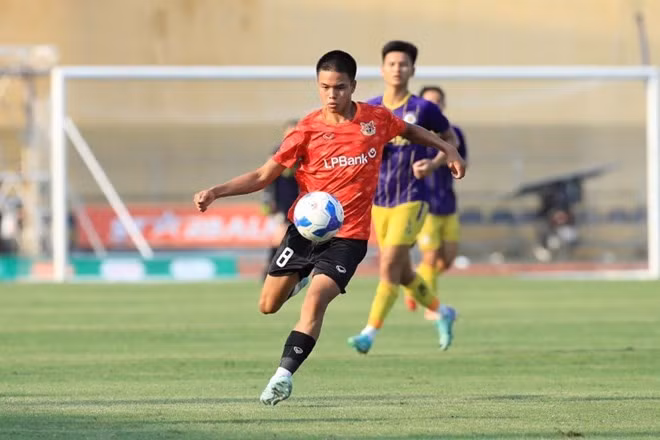Giá trị V.League tăng cao nhờ dàn ngoại binh và cầu thủ Việt kiều chất lượng. Ảnh: HNFC