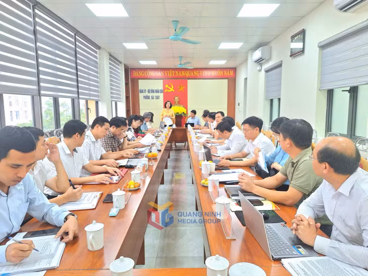 Quang cảnh buổi làm việc