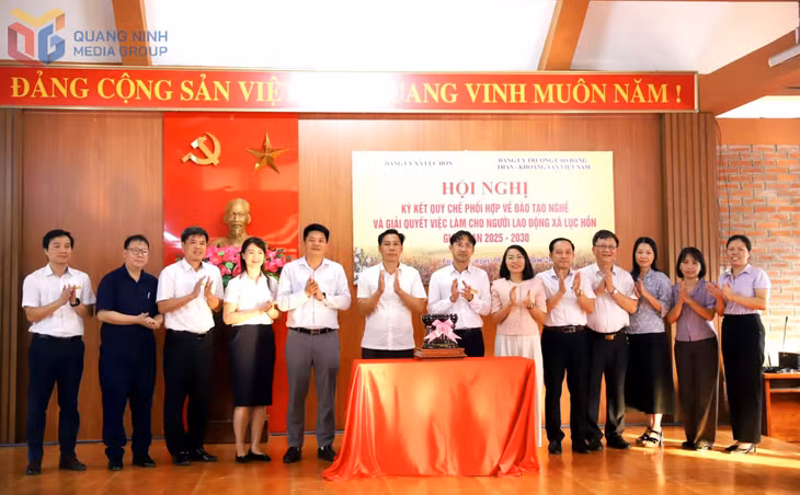 Xã phối hợp với Trường Cao đẳng Than - Khoáng sản Việt Nam đào tạo nghề và tạo công ăn việc làm cho bà con thôn bản.