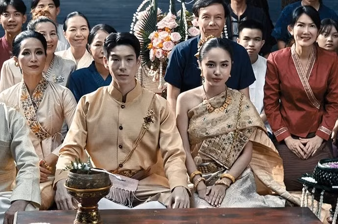 Rima Thanh Vy hóa thân thành cô dâu ma bên cạnh bạn diễn Thái Lan - Ảnh: ĐPCC