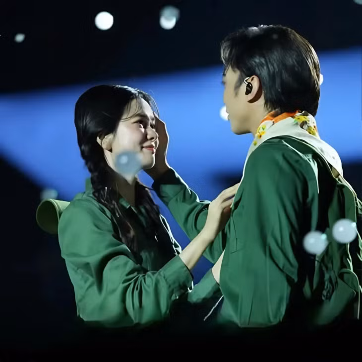 Soobin và Chi Pu tại concert Sao nhập ngũ.