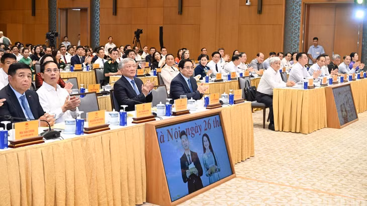 Thủ tướng Chính phủ Phạm Minh Chính chủ trì Hội nghị tổng kết Chương trình và Phong trào thi đua "Cả nước chung tay xóa nhà tạm, nhà dột nát". (Ảnh: TRẦN HẢI)