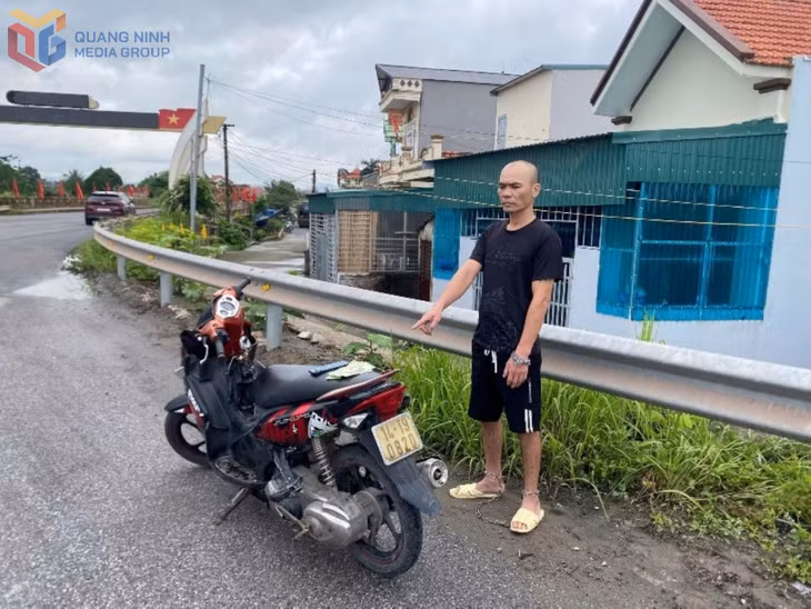 Đối tượng Nguyễn Văn Vang và vật chứng khi bị bắt.