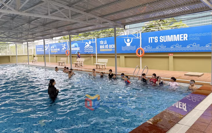 Lớp học bơi tại Trường Đoàn Thị Điểm Hạ Long hè 2025.