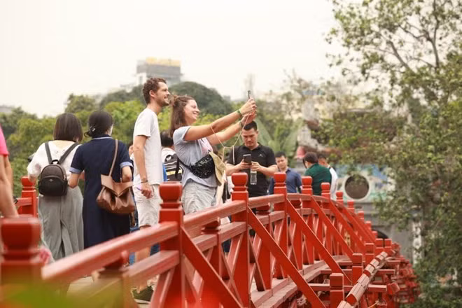 Việt Nam đón lượng khách quốc tế cao kỷ lục trong 7 tháng đầu năm. Ảnh: Hải Nguyễn