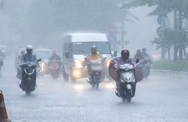 Miền Bắc mưa dông mạnh tái diễn.