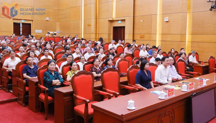 Các đại biểu dự hội nghị.